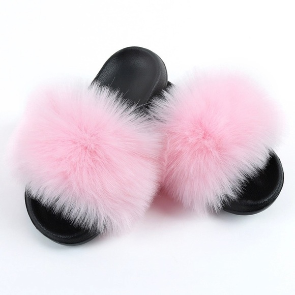 Faux Fur Fluffy Slides ✨ - Picture 1 of 3
